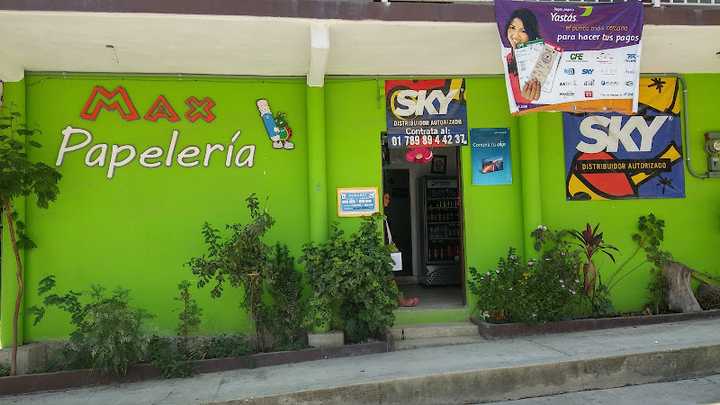 Fotografia tomada fuera de Punto Yastás en Papeleria Itzel - Comercio en Atlapexco, Hgo.