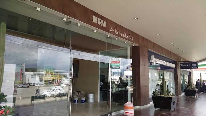 Fotografia tomada fuera de Santander Plaza del Valle - Banco en Santa Cruz Xoxocotlán, Oax.