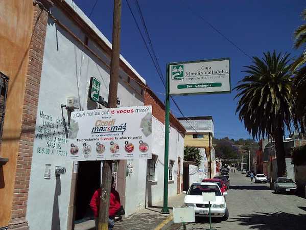Fotografia tomada fuera de Caja Morelia Valladolid - Cooperativa de ahorro y crédito en Contepec, Mich.