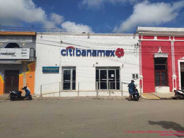 Fotografia tomada fuera de Sucursal Banamex Oxkutzcab, Yuc - Banco en Yucatán, Yuc.