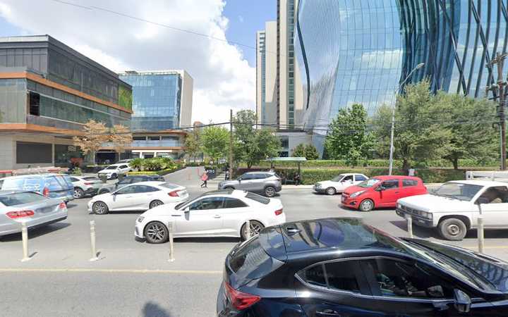 Fotografia tomada fuera de Fortex - Corredor de seguros en San Pedro Garza García, N.L.
