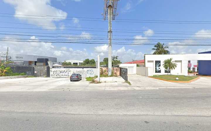 Fotografia tomada fuera de Autoefectivo Empeño de Autos - Casa de empeños en Cancún, Q.R.